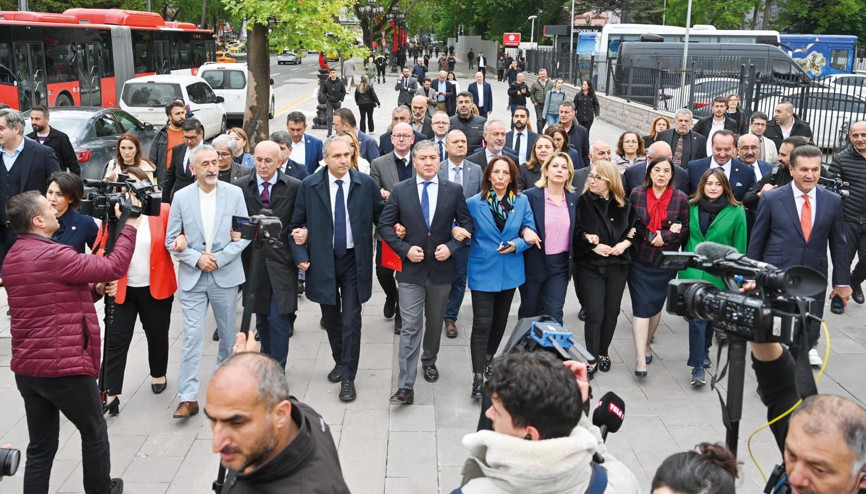 CHP’den müfredata tepki ikrama teşekkür