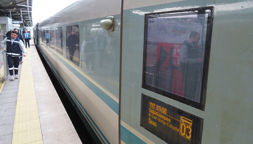 İstanbul-Sivas YHT ilk seferini yaptı İstanbul-Sivas YHT ilk seferini yaptı