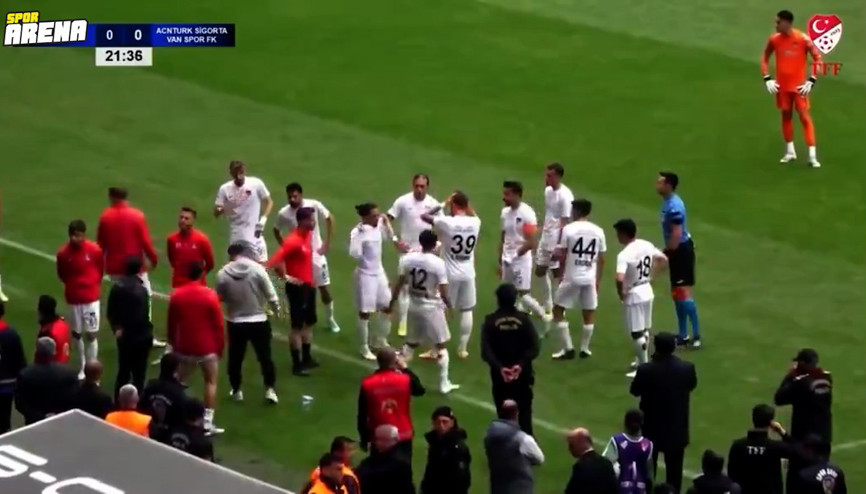 Vanspordan protesto U19 takımı ile çıktıkları maçtan çekildiler