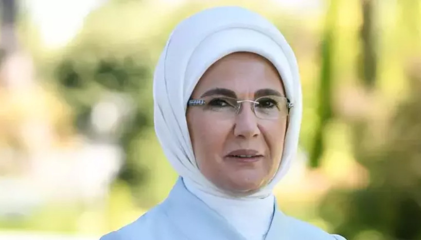 Emine Erdoğandan Dünya Ebeler Günü mesajı