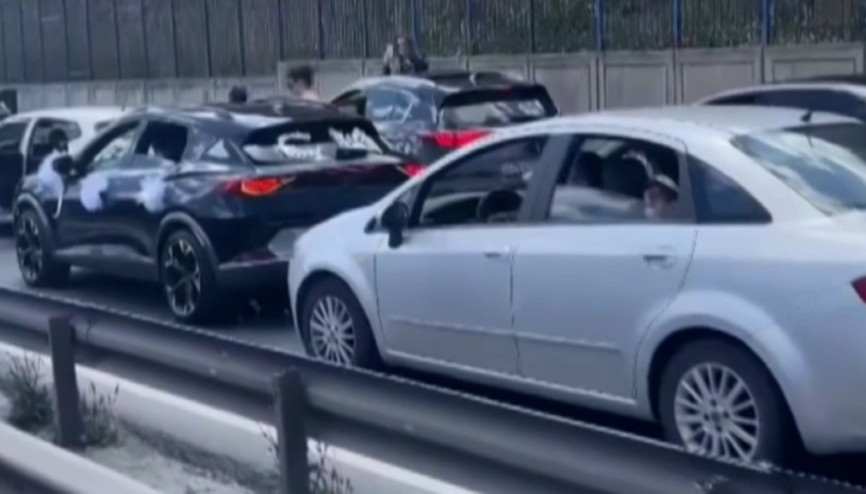 İstanbul’da düğün magandaları trafiği felç etti