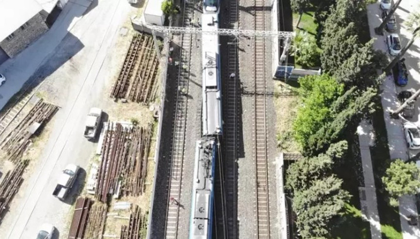 İZBAN raydan çıktı, yolcular tahliye edildi