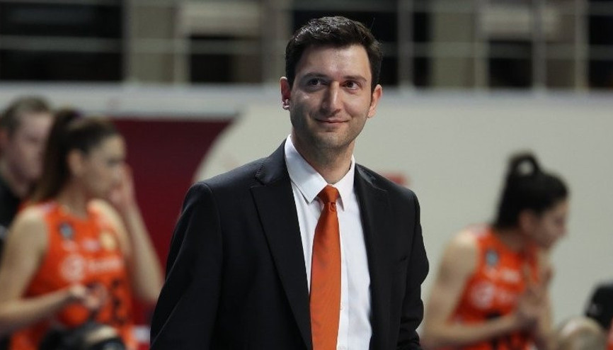 Eczacıbaşı Dynavit, Ferhat Akbaşla sözleşme yeniledi 3 yıl daha...
