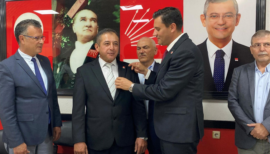 Manisa Alaşehirde İYİ Partinin ilçe başkanı dahil 8 kişi partiden istifa ederek CHPye katıldı