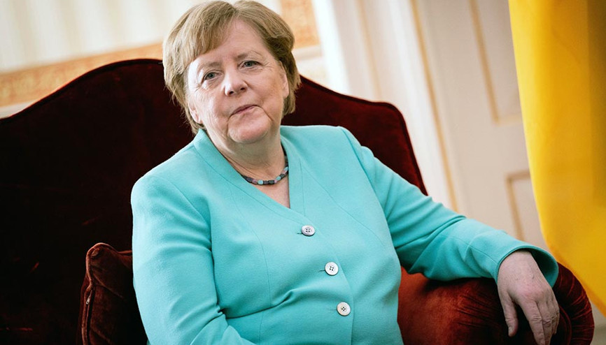 Gözler de gönüller de Merkeli aradı