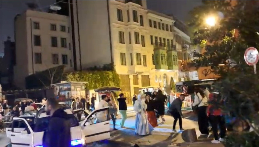 Galata Kulesi Meydanı’nda tepki çeken nişan kutlaması