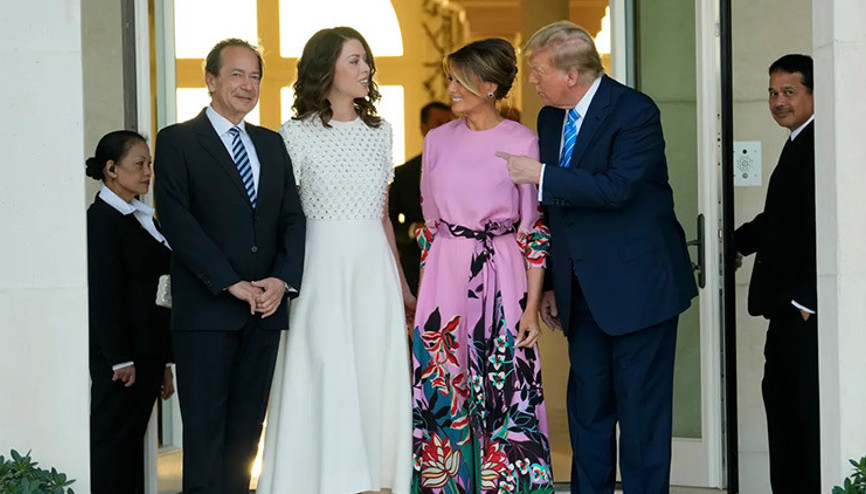 21 yıllık evliliğinin bittiğini basından öğrenmişti… Genç sevgiliye kavuşmak için milyonlarından vazgeçecek ama karısını ikna edemiyor