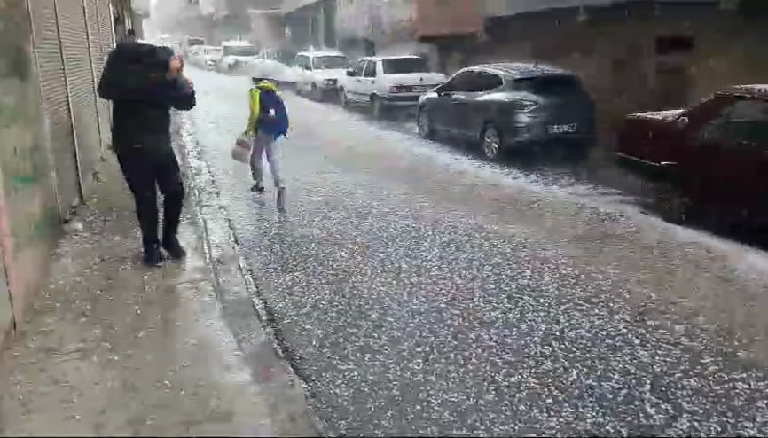 Diyabakırı sağanak ve dolu vurdu