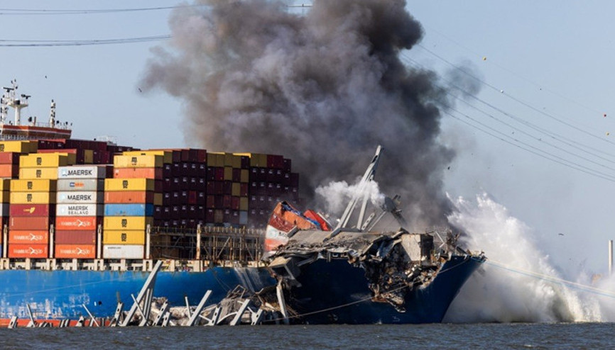 ABDde yıkılan köprünün kalan kısmı kontrollü olarak patlatıldı