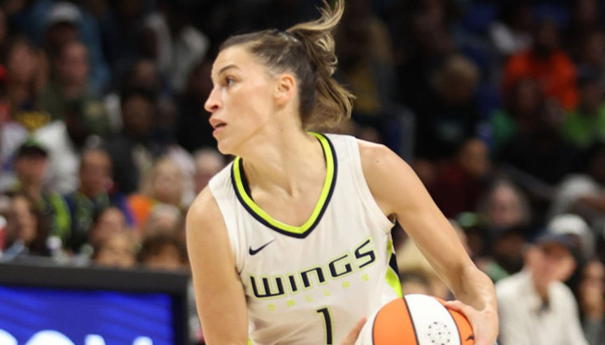 Sevgi Uzun, WNBA ekibi Dallas Wingste kalacak