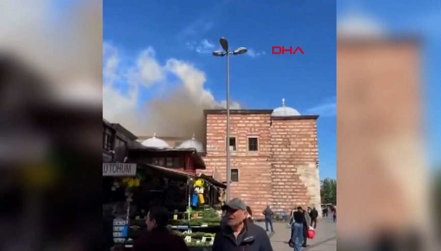 Tarihi Mısır Çarşısında yangın