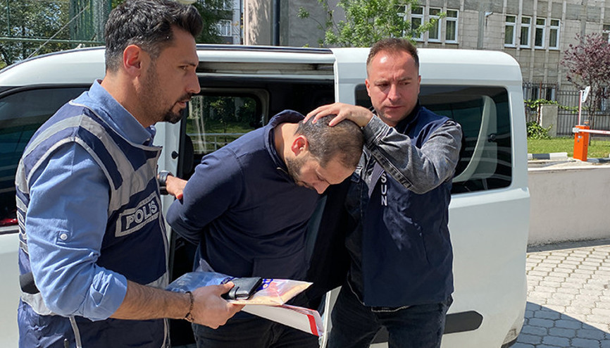 İki arkadaşın kavgasında kan döküldü Kırdığı bardakla boğazını kesti