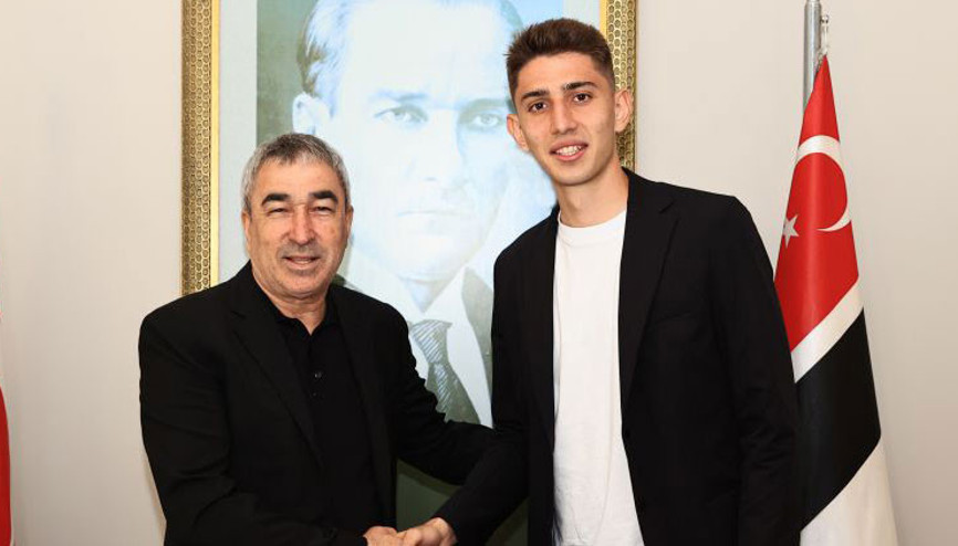 Beşiktaşta Demir Ege Tıknazın sözleşmesi uzatıldı