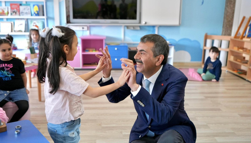 Bakan Tekin ‘özel’ öğrencileri ziyaret etti