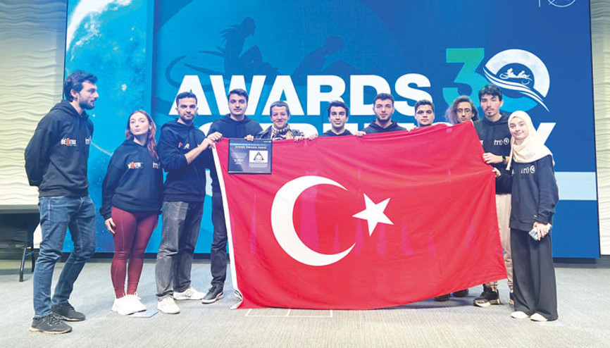 Ay’dan gelen NASA bayrağı Türkiye’de Ay’dan gelen NASA bayrağı Türkiye’de