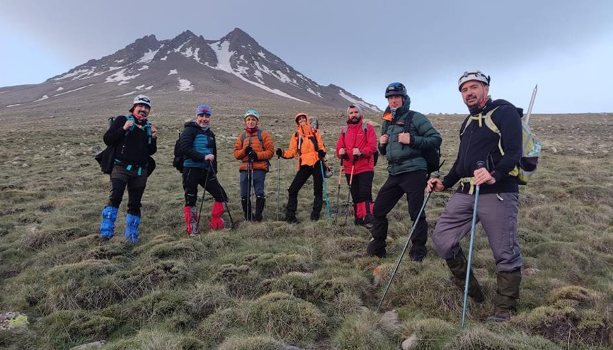 Ankaralı gazetecilerden 19 Mayıs tırmanışı