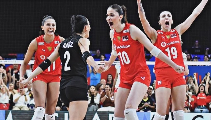 Filenin Sultanlarına dev destek ‘İlklerin takımının yanında’ Filenin Sultanlarına dev destek ‘İlklerin takımının yanında’