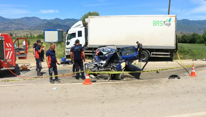 Tokatta otomobil kamyonla çarpıştı: 1 kişi hayatını kaybetti, 1 yaralı