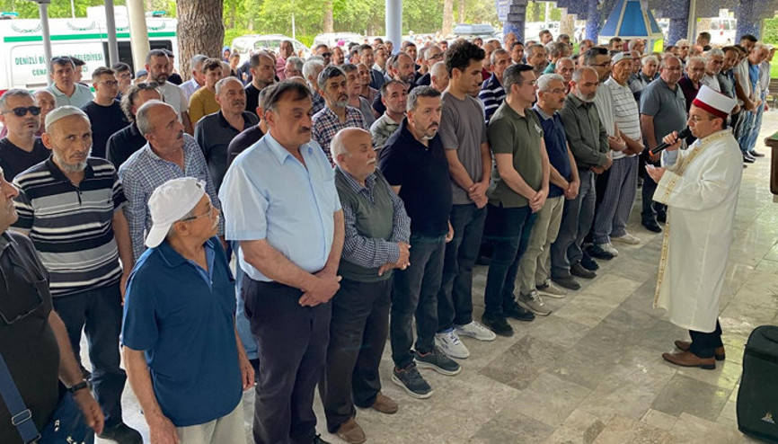 Öğrencileriyle voleybol oynarken hayatını kaybetmişti Öğretmene veda Öğrencileriyle voleybol oynarken hayatını kaybetmişti Öğretmene veda