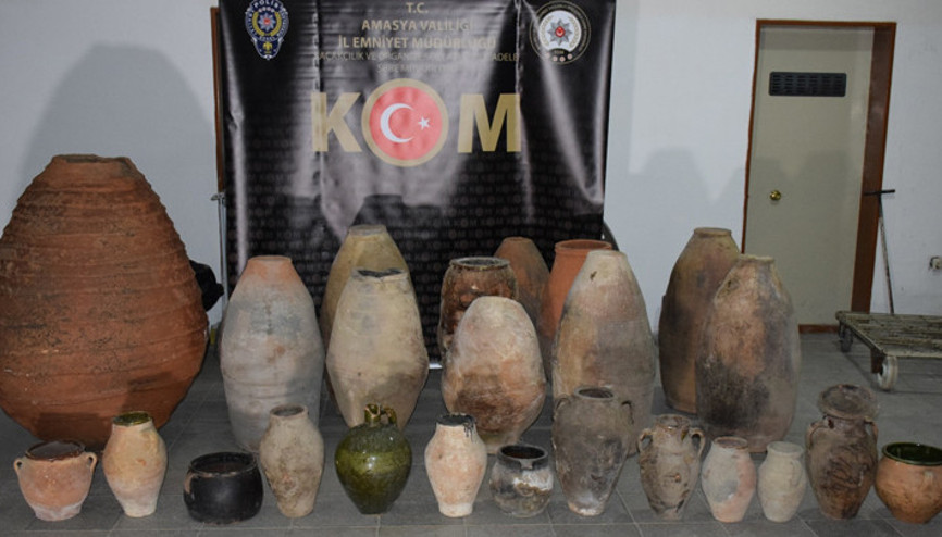 Amasyada Roma ve Osmanlı dönemine ait 26 küp ele geçirildi: 3 kişi gözaltına alındı Amasyada Roma ve Osmanlı dönemine ait 26 küp ele geçirildi: 3 kişi gözaltına alındı