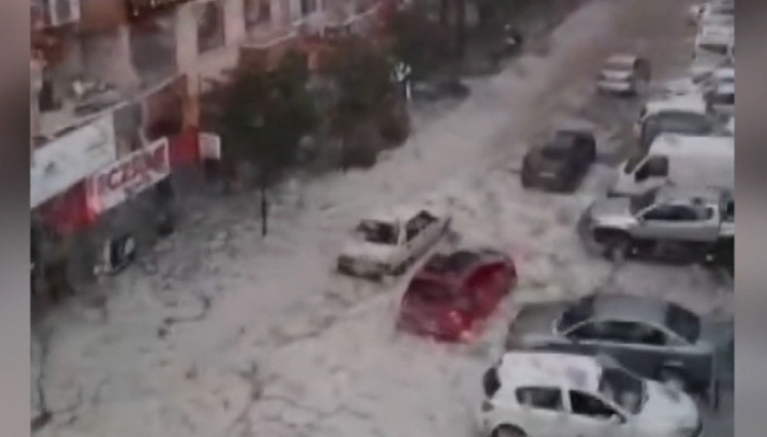 Ispartada aniden bastıran kuvvetli sağanak ve dolu yağışı hayatı olumsuz etkiledi