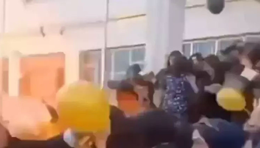 Mezuniyet töreninde helyum gazlı balonlar patladı: 8 öğrenci yaralandı