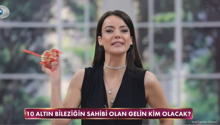 GELİNİM MUTFAKTA KİM ELENDİ, BİLEZİKLERİ KİM ALDI Bir ilk 3 Gelin kuraya kaldı... 24 Mayıs 2024 Gelinim Mutfakta puan durumu (toplam)