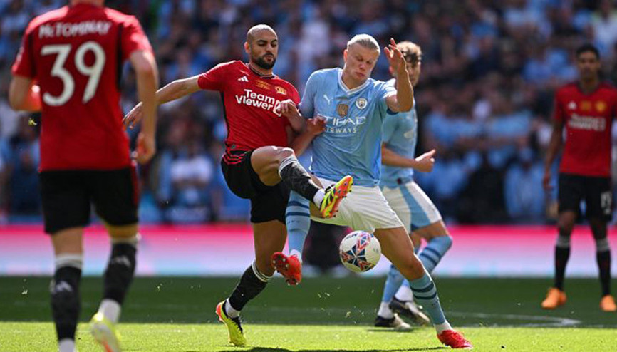 Manchester United, Manchester Cityyi devirip kupayı kazandı Altay Bayındır...