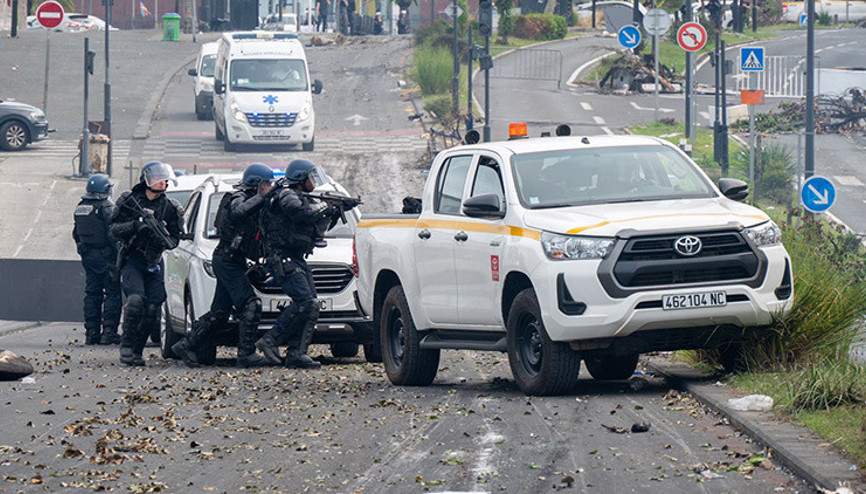 Yeni Kaledonya 1200 yabancı ülke vatandaşını tahliye etti