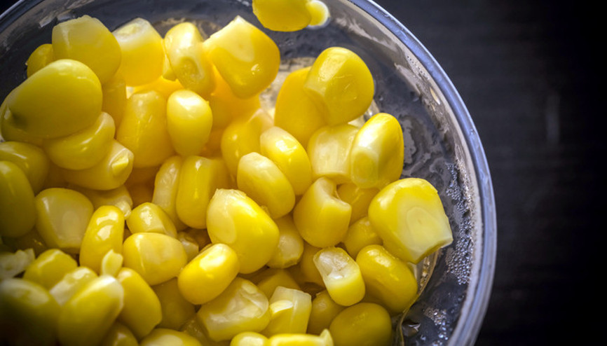 Dışarıda yediklerinizi aratmayacak 1 kaşık eklemeniz yeterli... Bardakta süt mısırı evde yapın