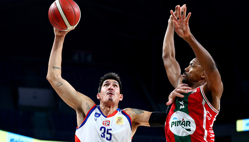 Anadolu Efes seride öne geçti