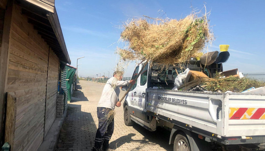 Şehzadeler Belediyesi temizlik çalışmalarını sürdürüyor Şehzadeler Belediyesi temizlik çalışmalarını sürdürüyor