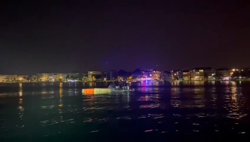 Dubanın üzerinde uyuyakalıp Marmara Denizinde sürüklendiler 4 kişiyi Sahil Güvenlik kurtardı