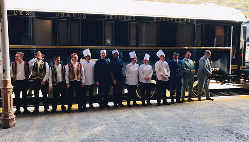 Orient Eksprese İstanbul’da... Bakan Uraloğlu: Orient Ekspres ile Türkiye’ye 48 kişi geldi, 38 kişi dönüş yapacak Orient Eksprese İstanbul’da... Bakan Uraloğlu: Orient Ekspres ile Türkiye’ye 48 kişi geldi, 38 kişi dönüş yapacak