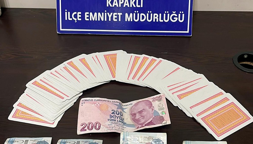 Kapaklıda kumar oynayan 4 kişiye 25 bin 700 lira ceza uygulandı Kapaklıda kumar oynayan 4 kişiye 25 bin 700 lira ceza uygulandı