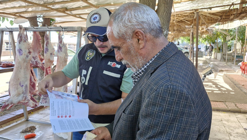 Diyarbakırda polisten kurban satıcılarına sahte para uyarısı Diyarbakırda polisten kurban satıcılarına sahte para uyarısı