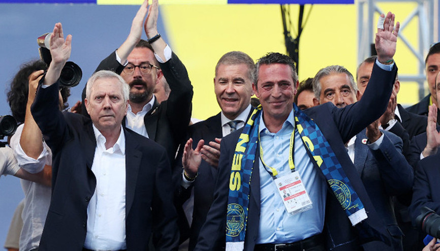 Son Dakika: Fenerbahçede Ali Koç yeniden başkan Seçim sonuçlandı, Aziz Yıldırım... Son Dakika: Fenerbahçede Ali Koç yeniden başkan Seçim sonuçlandı, Aziz Yıldırım...