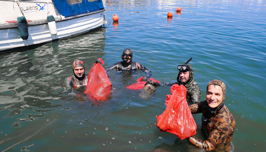 Aliağada deniz dibi temizliği yapıldı