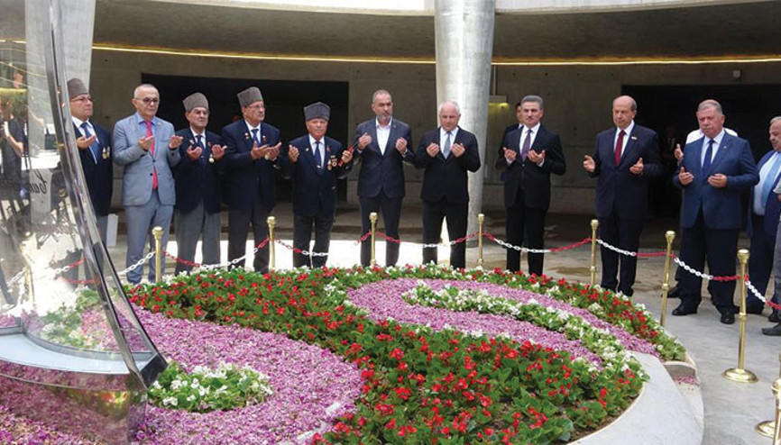 KKTC Cumhurbaşkanı Tatar, 9. Cumhurbaşkanı Demirelin anıt mezarını ziyaret etti