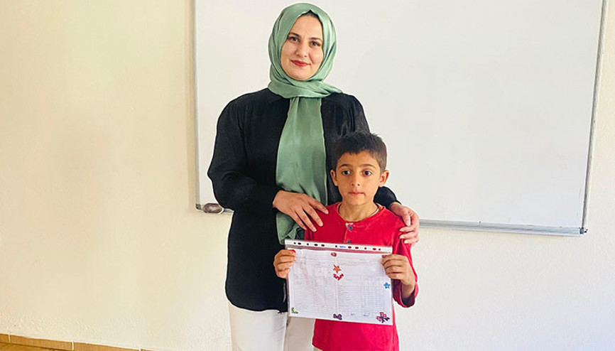 Okulun tek öğrencisi karne heyecanı yaşadı