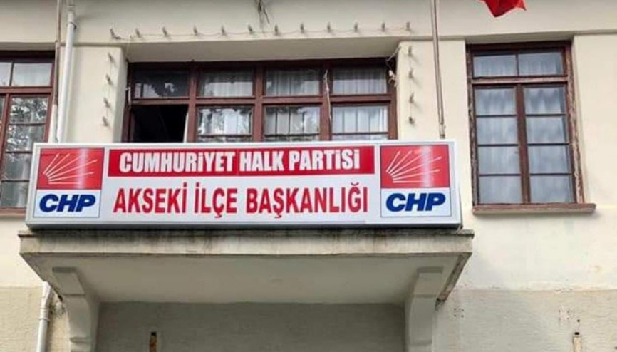 Cumhuriyet Halk Partisi Akseki yönetiminden 8 üye istifa etti
