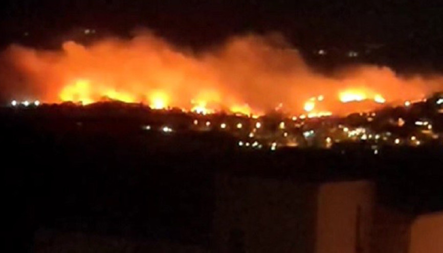 İzmirde büyük yangın... Site tahliye edildi