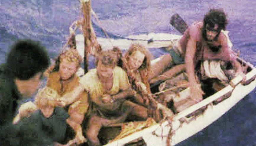 Katil balinalar okyanusun ortasında teknelerini batırdı, 38 gün boyunca böyle hayatta kaldılar... Film senaryosu bile olamayacak kadar inanılmaz bir hayatta kalma hikâyesi