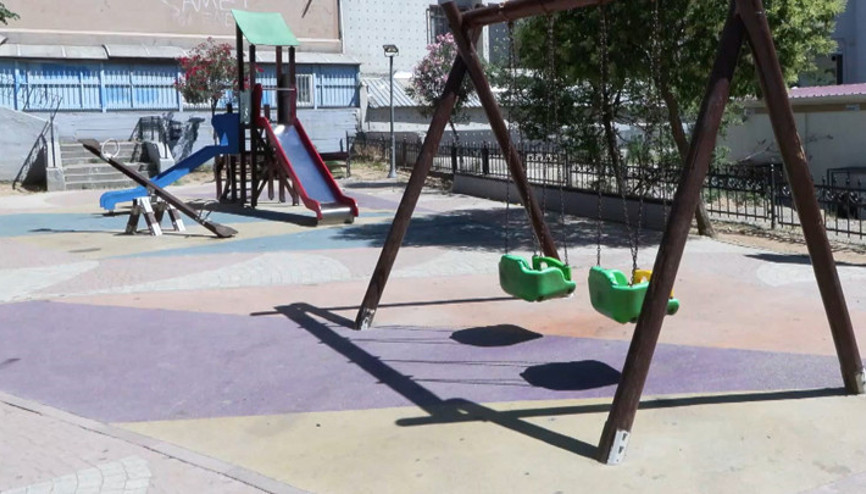 Sultangazide korkunç olay: 2 kişinin tahterevalliden düşürdüğü çocuk ağır yaralandı Bize bayramı zehir ettiler Sultangazide korkunç olay: 2 kişinin tahterevalliden düşürdüğü çocuk ağır yaralandı Bize bayramı zehir ettiler