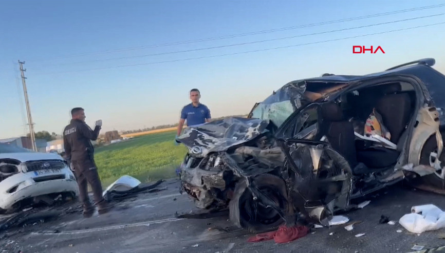 Konyada otomobiller çarpıştı: 4 ölü, 2 bebek yaralı