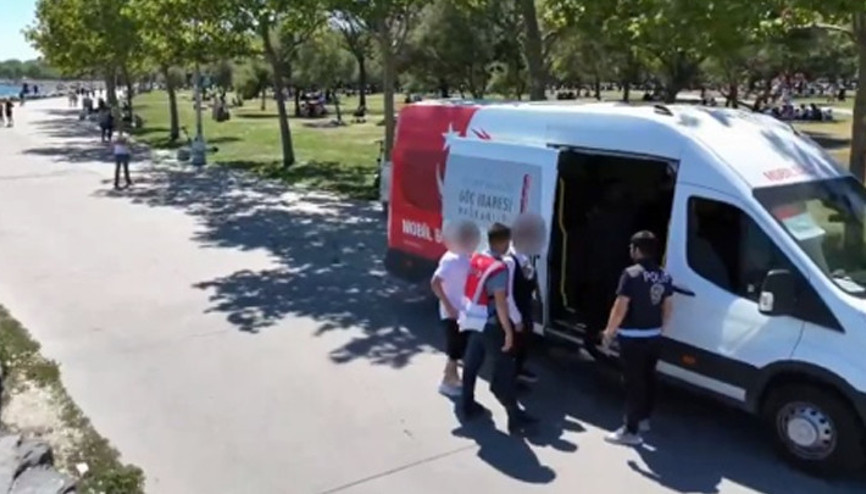 Bayramda 60 ilde yakalanan 881 düzensiz göçmen sınır dışı edilecek