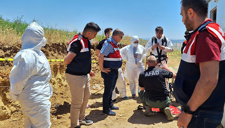 Define bulma amacıyla kaçak kazı yapan 3 kişiden 2si ölü bulundu