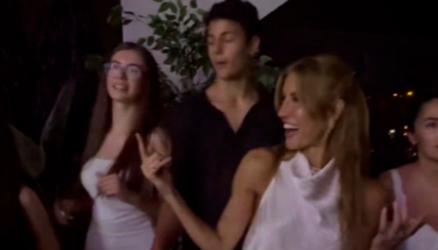 Kuzey ve kız arkadaşıyla