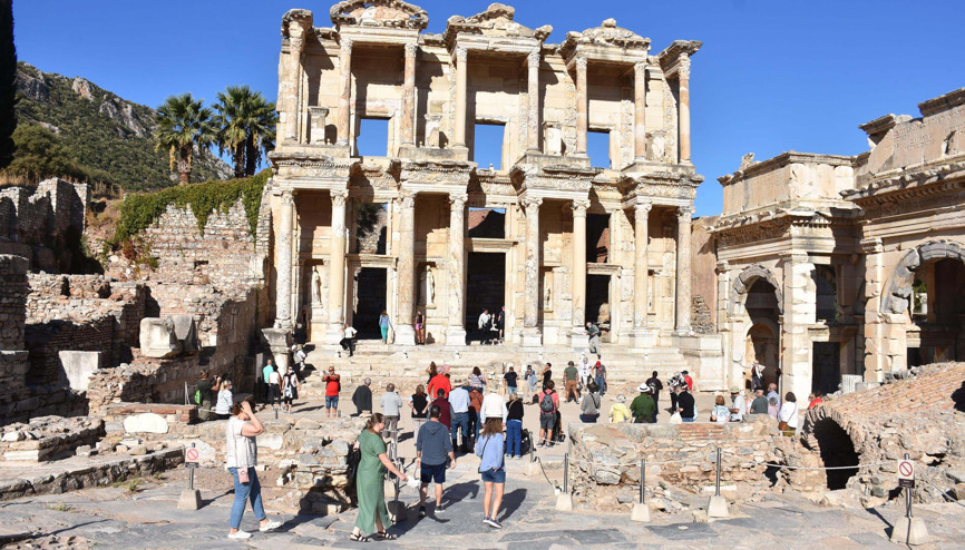 Efes Antik Kenti, bayramda en çok ziyaret edilen müze oldu Efes Antik Kenti, bayramda en çok ziyaret edilen müze oldu