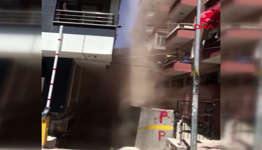 Bahçelievlerde 4 katlı binanın çatısında çökme